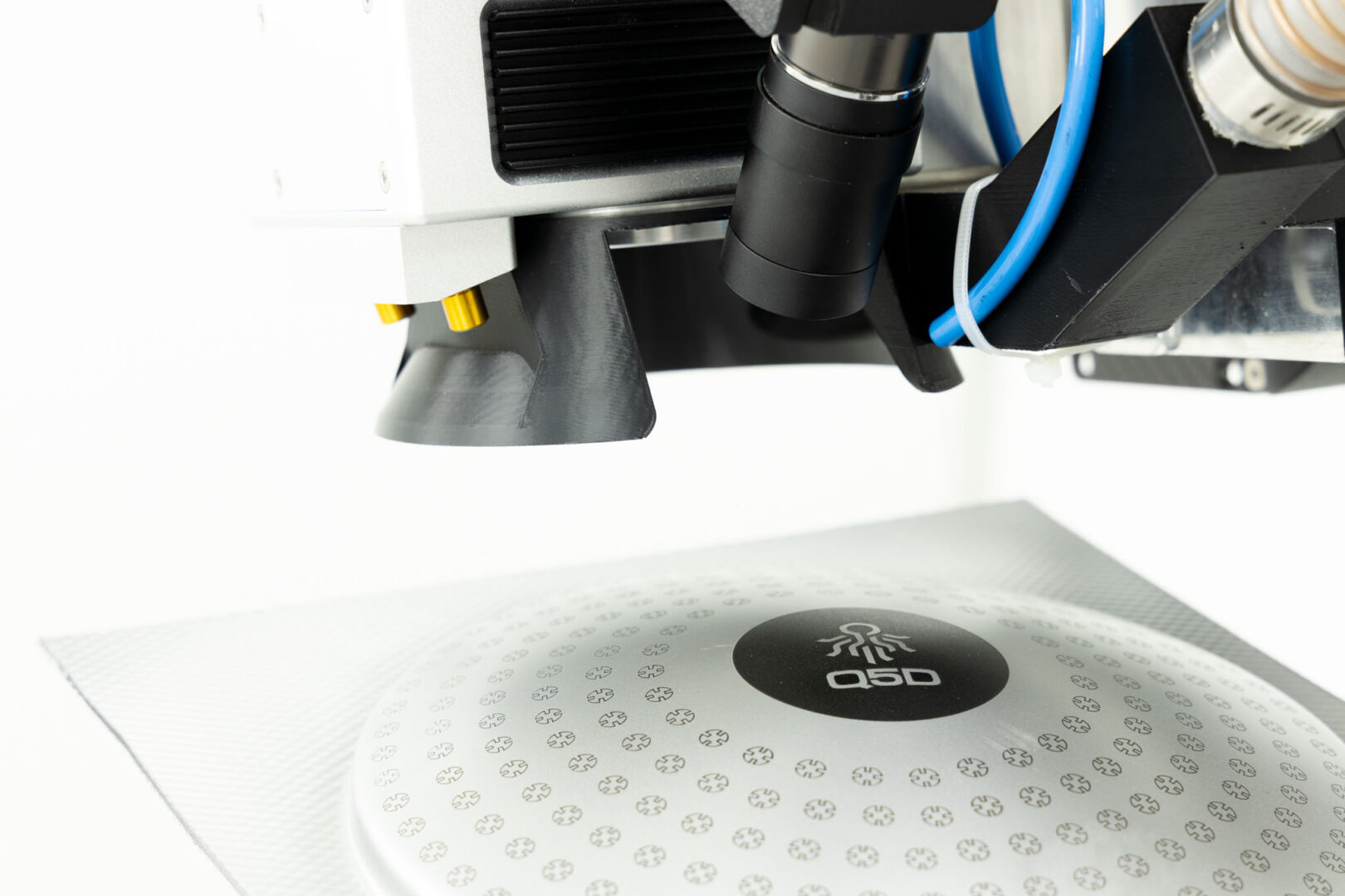Frequency selective shield on doubly curved substrate
