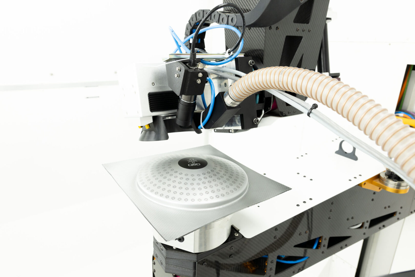 Frequency selective shield on doubly curved substrate